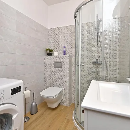 Marija 2394 פולה