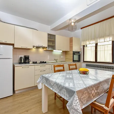 Marija 2394 아파트 풀라