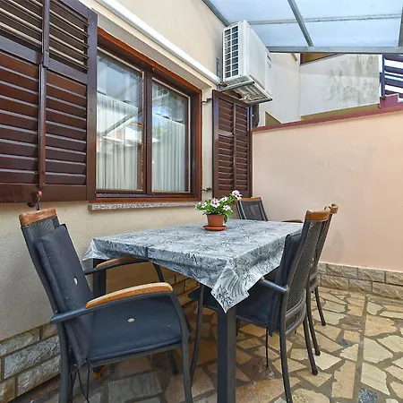 Marija 2394 פולה